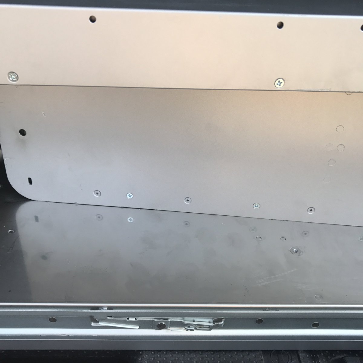 lokinpl's tweet image. Dzisiejszą/wczorajszą zagadkę odgadł @therealbgn 
#Xserve #XserveRaid
#Apple
Jeszcze nie wiem które to modele
Nadal zalegają bagażnik