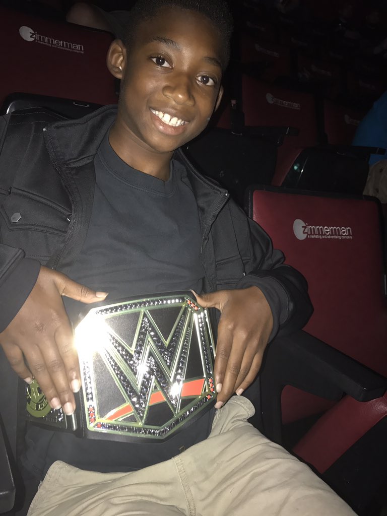 mr_do_etp's tweet photo. The champ is in the building #WWEFTLauderdale https://t.co/ze5xMBqy4k