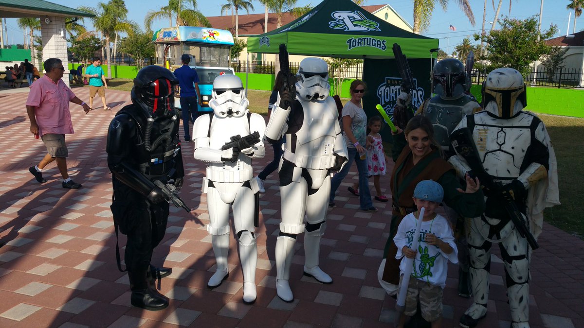 TugaFreshPrince's tweet photo. @daytonatortugas #SuperFanAaron in on the #StarWars action!!! #ShellYeah #TugaNation #TinyTuga https://t.co/cNB4PK2fZz