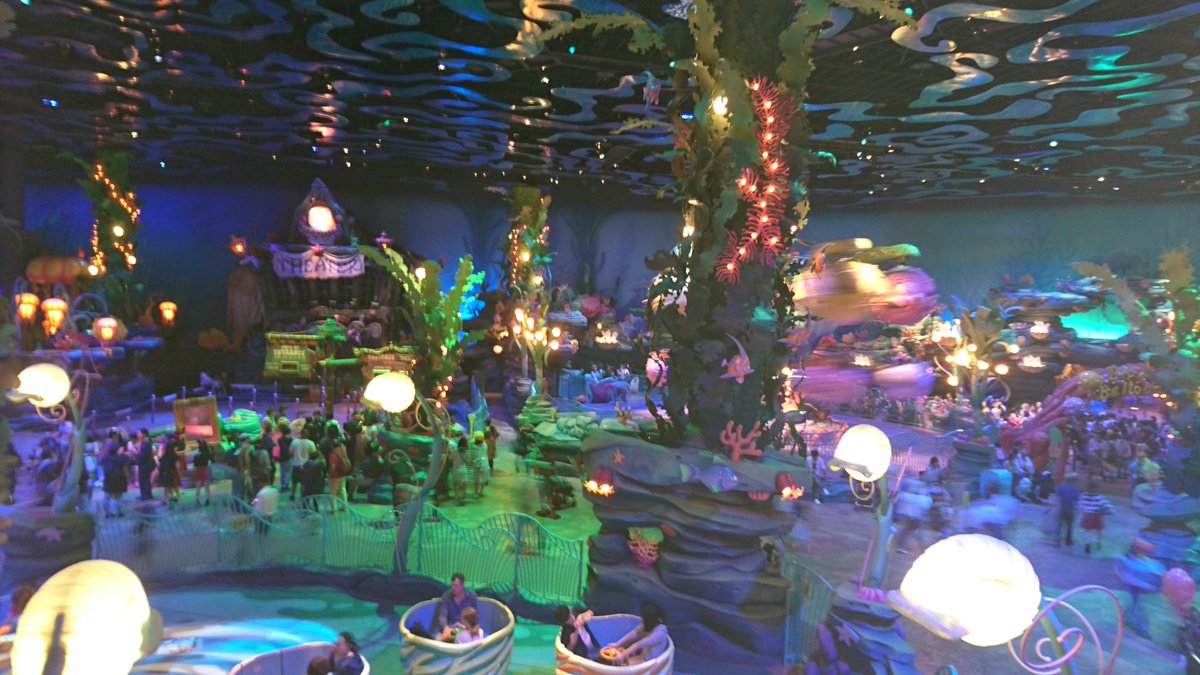 ジーニーbot 非公式 ディズニーシーのマーメイドラグーンは最高 リトルマーメイドの名曲の数々がメロディーで流れてて 気分が高まる アリエル キングトリトン エリック王子のオブジェは 圧巻 地下を降りると心踊る海底の世界 レストランもギフト