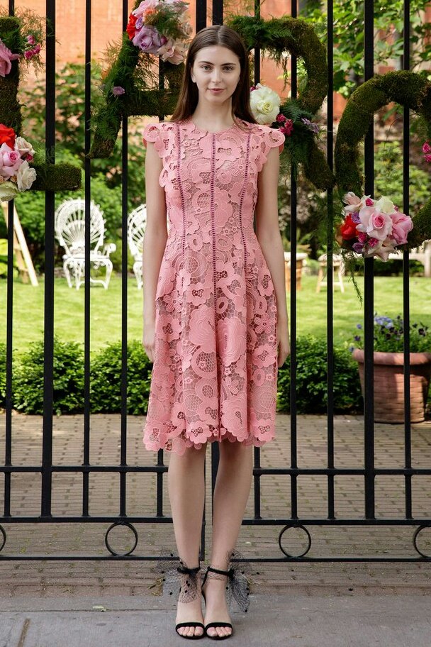 FashionweekNYC's tweet photo. Take a look at the Lela Rose Resort 2018 Collection https://t.co/vwTHwyfcPB