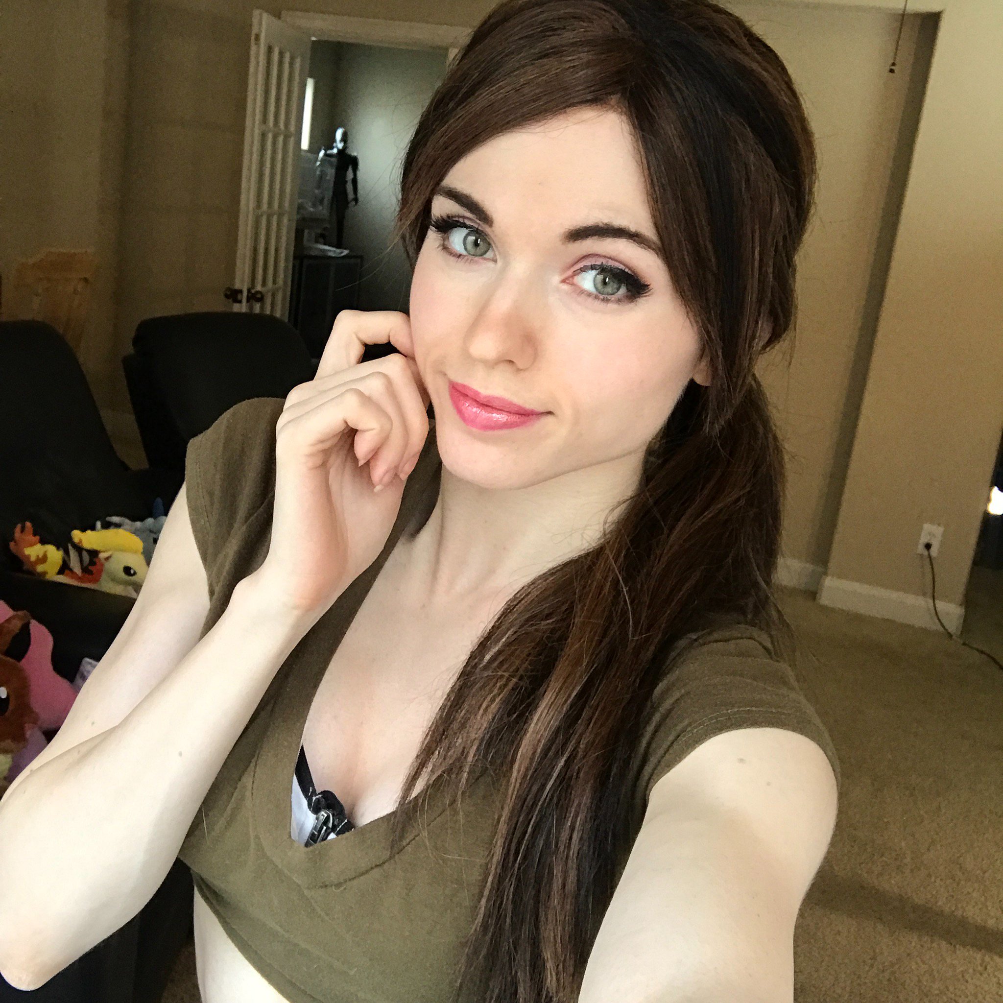 Amouranth on Twitter.
