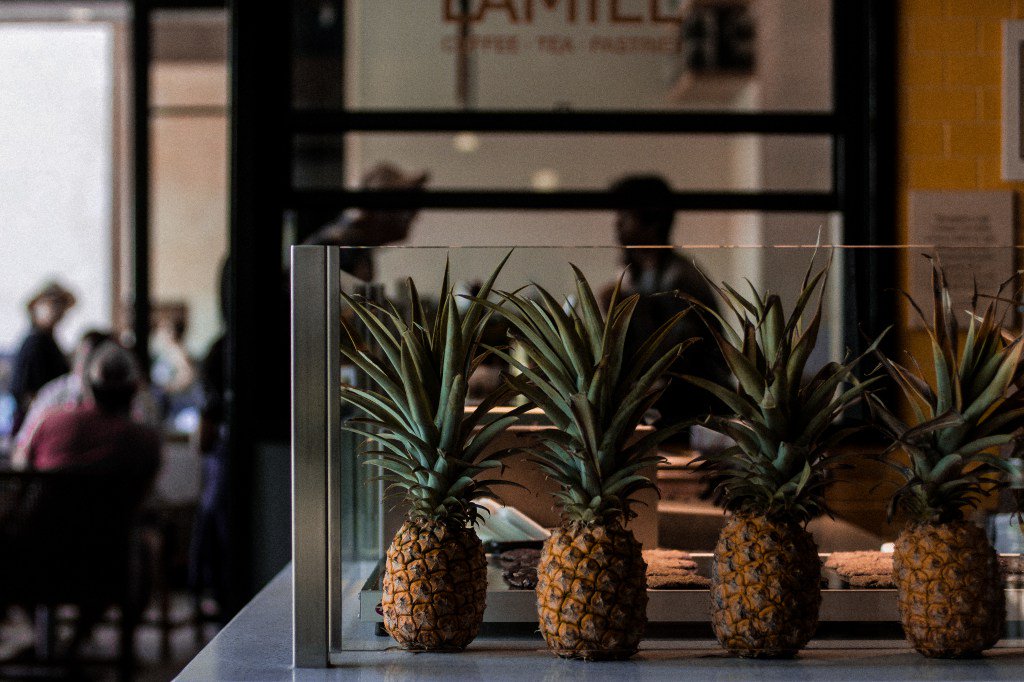 Flow intern Kari Lau checks out The Street in Waikiki. hnlflow.wordpress.com/2017/06/09/flo…