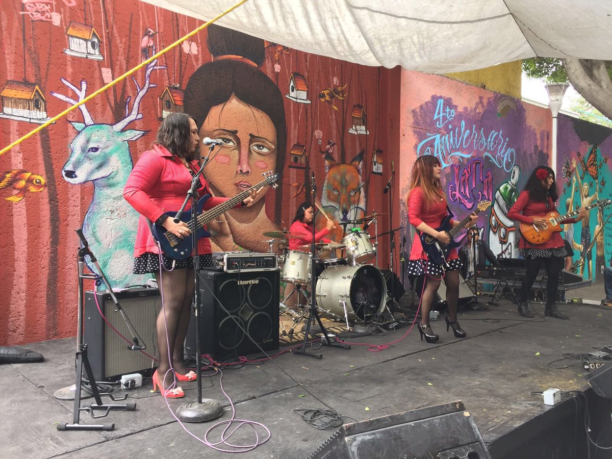 KarenQuirogaA's tweet photo. Estudiantes de ENP 2, Colbach 3, Cetis 31 y 76 @Dele_Iztacalco disfrutan del concierto "Rockeando con Causa" en #CasaLata #EjeArteyCultura https://t.co/bKdkYGo6ej