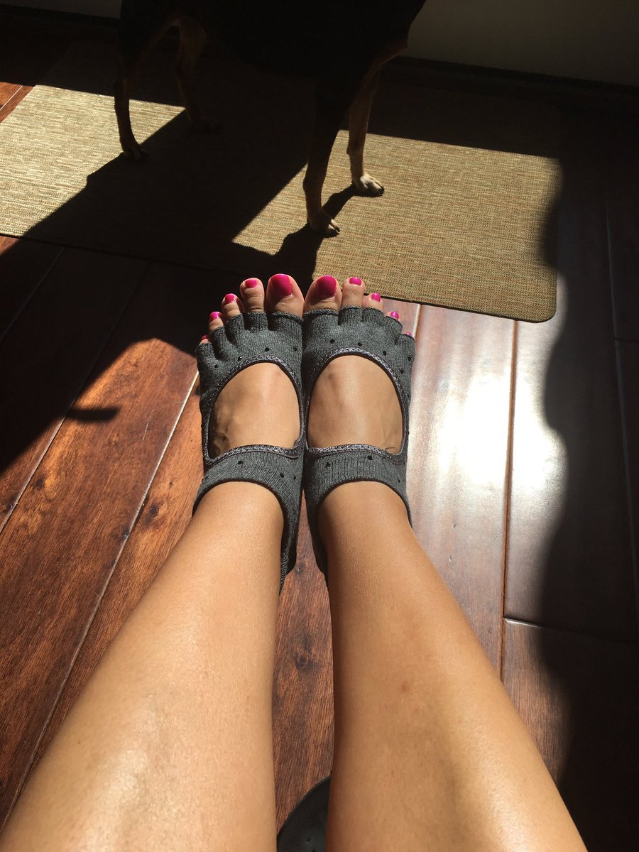 ChicasPlace's tweet photo. Got my pedicure today! https://t.co/5THNUufNyx