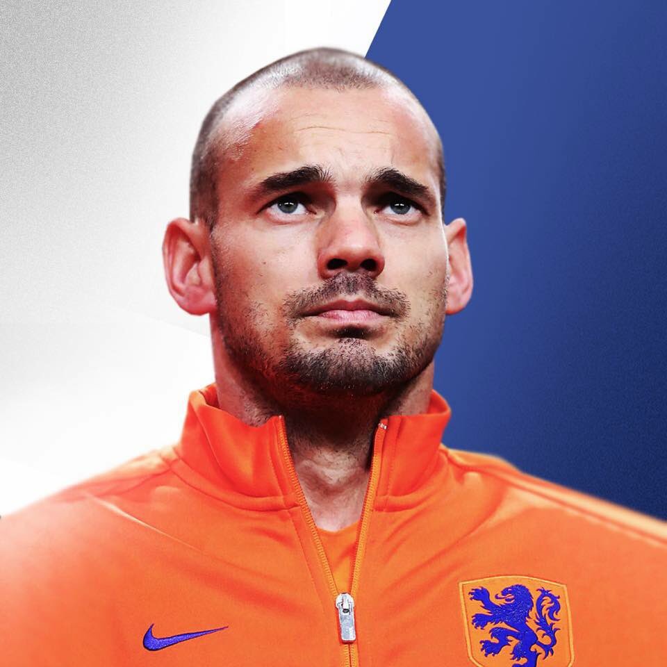 PietzaPiet's tweet photo. Vanuit het zonnige Spanje wil ik toch even een ode maken aan @sneijder101010! Wat een held. Respect! 🔶🔶 https://t.co/yzB8ugM7ho