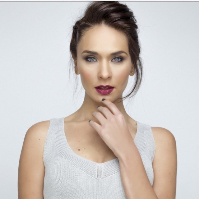 Hableemos's tweet photo. La nueva producción de Giselle González #NadieMasEnElMundo ya tiene a sus dos protagonistas mujeres y son @adriana_louvier y @silvnavarro https://t.co/rEZFS9DOH7