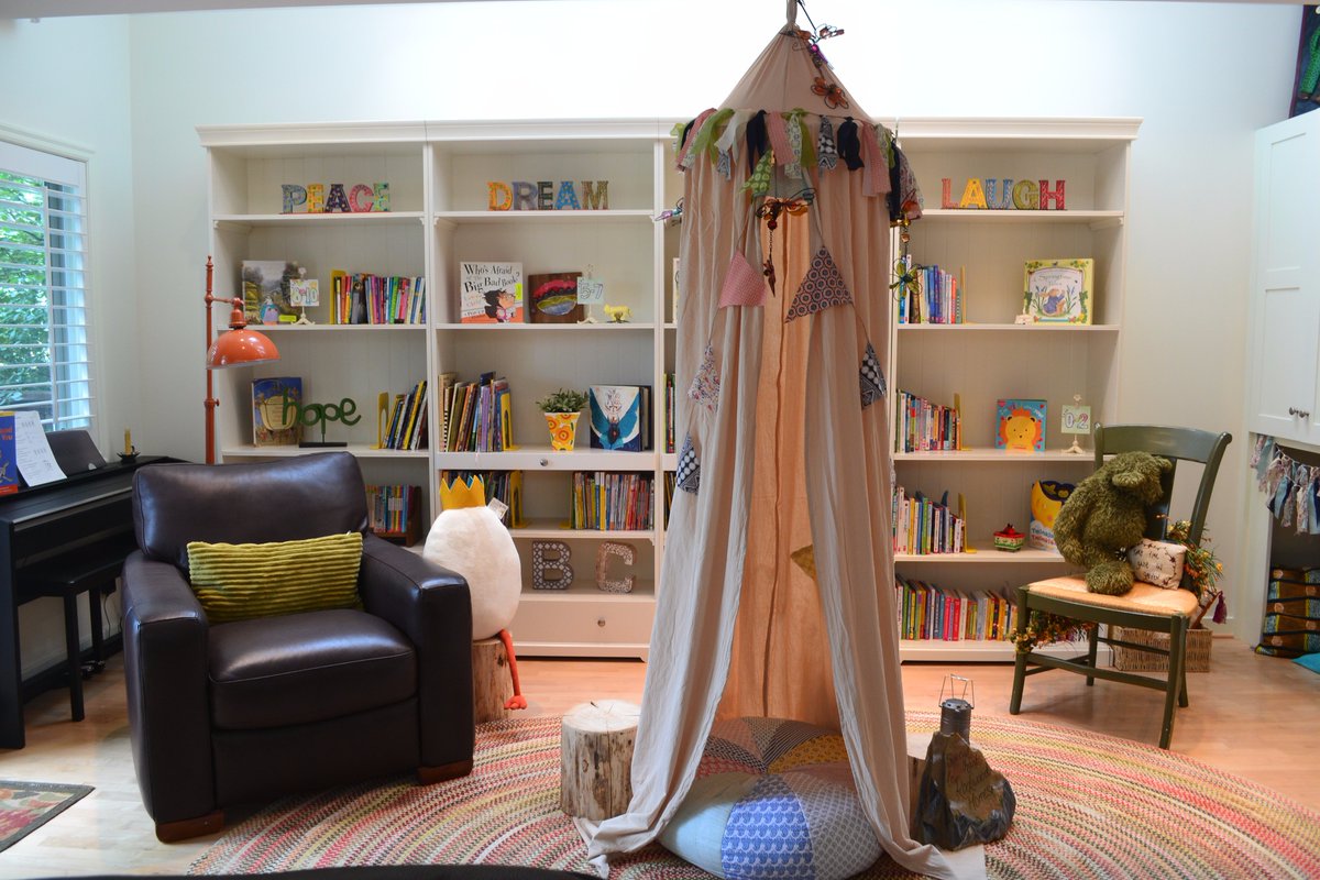 CalgaryReads's tweet photo. Our Children's Reading Place is the biggest Little Free Library ever. Come discover us! https://t.co/2qDuKqHEaC #ChildrensReadingPlaceYYC https://t.co/9psgmyIInX