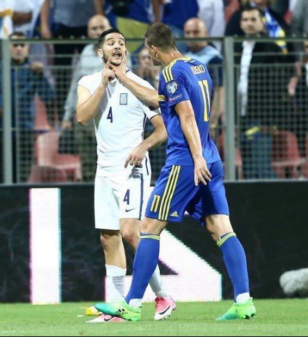 VIDEO Bosnia-Grecia finisce in rissa: Manolas e Dzeko alle mani (giocano assieme nella Roma), Yannis Gianniotas ha perso due denti