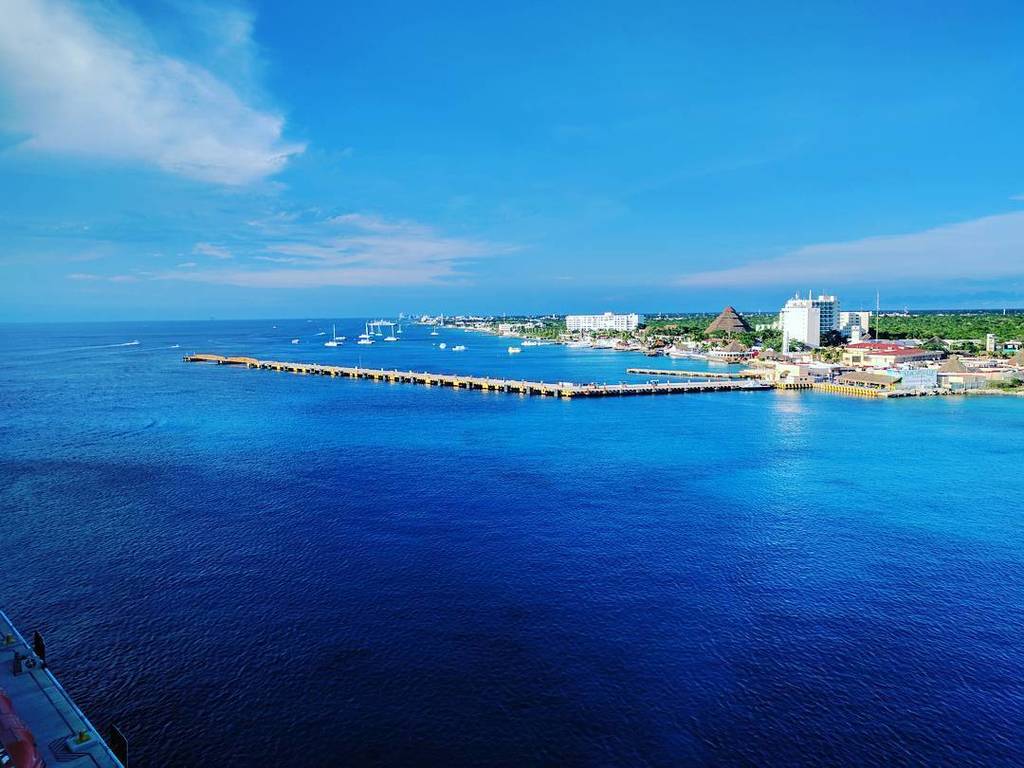 Andrearey91's tweet photo. Bye Bye Cozumel we will see one day!... and now last day at sea! #Lastdays #CarnivalBreeze #3rdofficer #Cruise #hu… https://t.co/megybME4P5 https://t.co/kyMUiSPKdj
