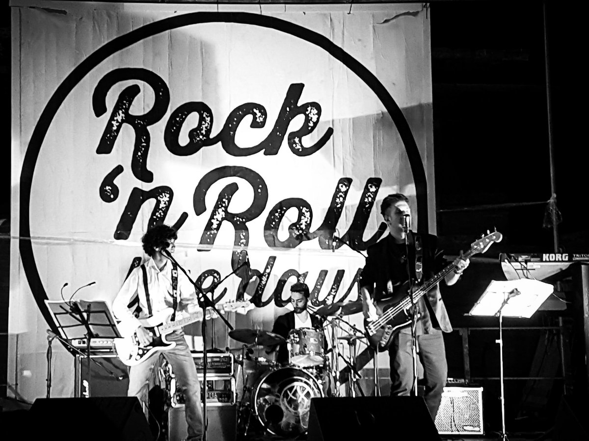 FishAndChipsRnR's tweet photo. "...and it burns, burns, burns the ring of fire"
Fish and chips live at Fermignano!
Rock'n'roll live days 🤘🏻
#RocknRoll #rock #fishandchips https://t.co/89WDXj31Kh