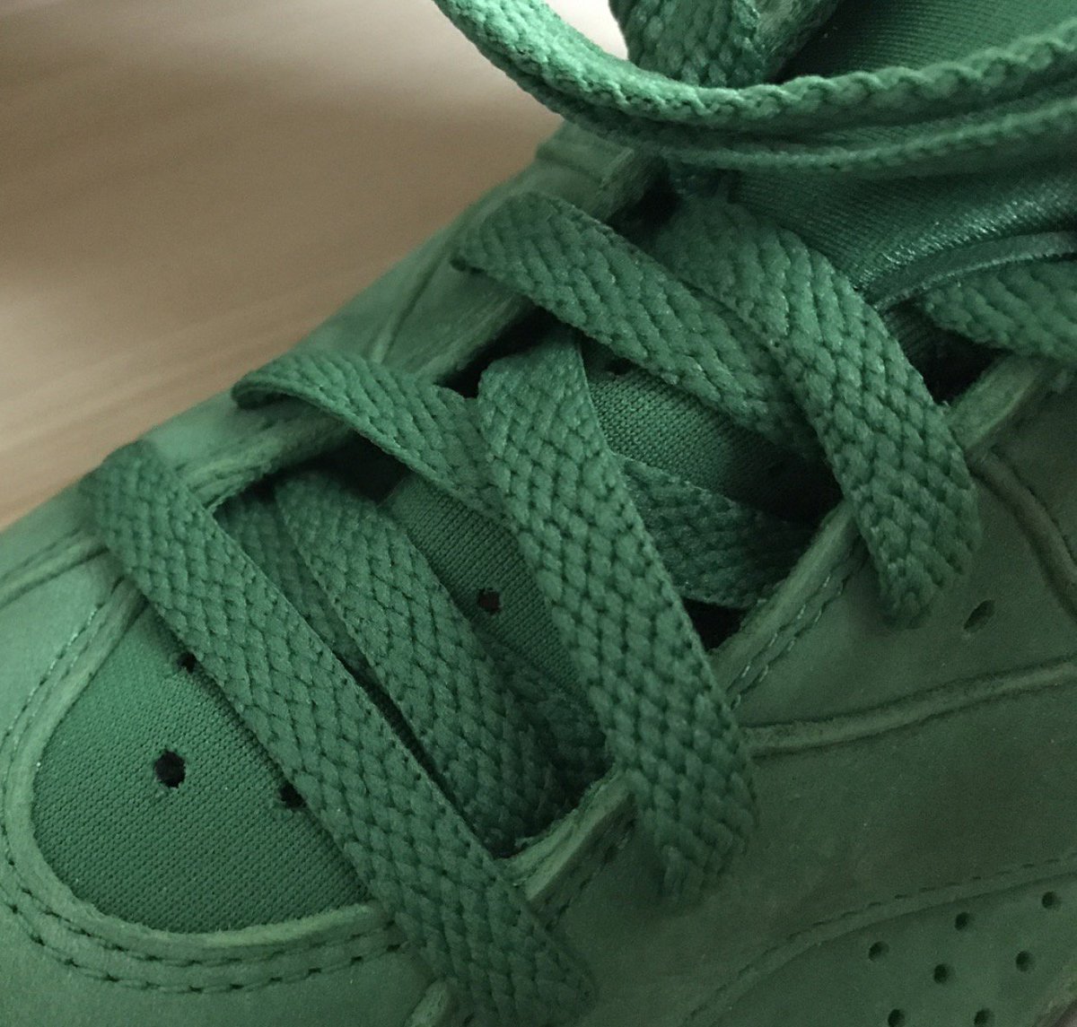 KicksDealsCA's tweet photo. First leaked shots of a "Gatorade" inspired Jordan 6. https://t.co/gqXCHexUiN
