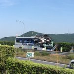 衝撃的な光景!高速道路でのバスの事故を目の当たりにした写真が凄い