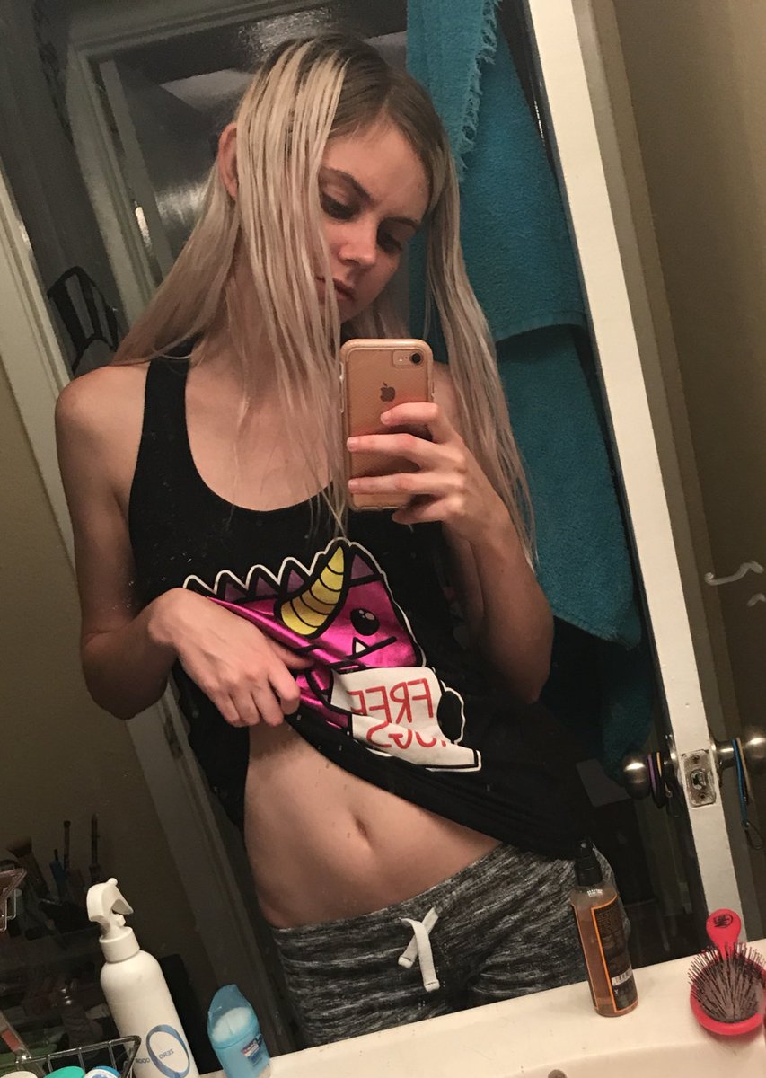 FionaSage_'s tweet photo. Tiny ass counter https://t.co/24EtuzeKKn