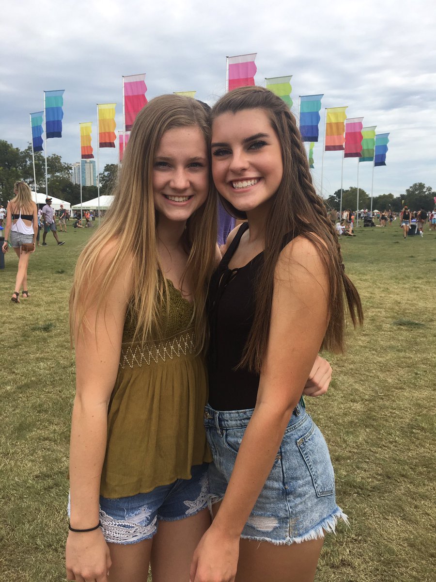 rachelmhonts's tweet photo. Happy happy bday Nay💖💖 Thanks for always being there for me!! You are the best ILY https://t.co/Fazvsc2RrU