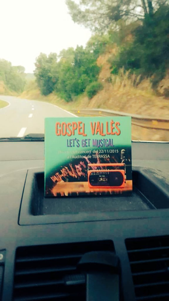 gospelvalles's tweet photo. #GospelVallès presenta el seu primer CD! Jo ja l'he escoltat, i tu? #JaTenimCD #LetsGetMusical https://t.co/1AQWl2ymnl https://t.co/SIbeeDotlr
