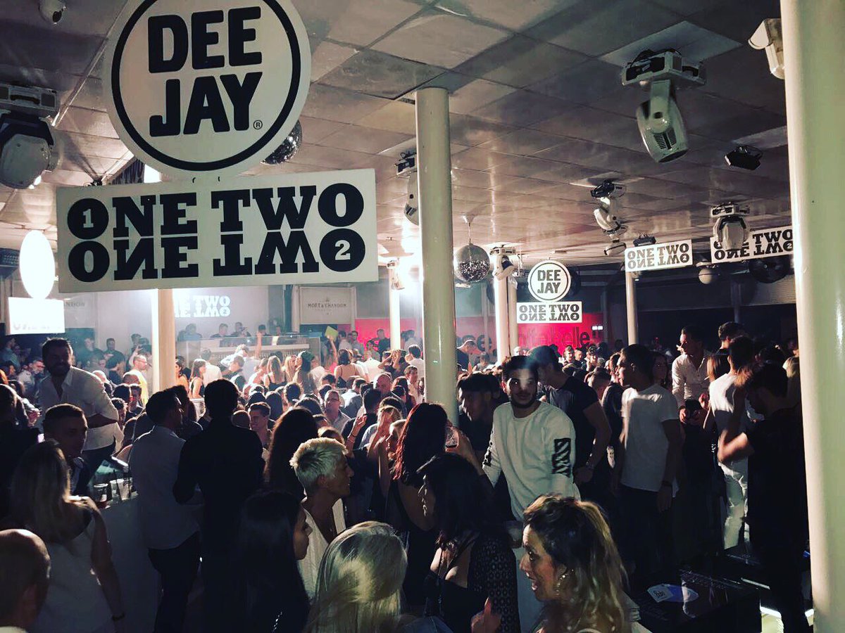 radiodeejay's tweet photo. Live dal @MoltoClub con la nuova tappa del #OneTwoOneTour 🔥🔥🔥 https://t.co/1vg5GpbyMQ