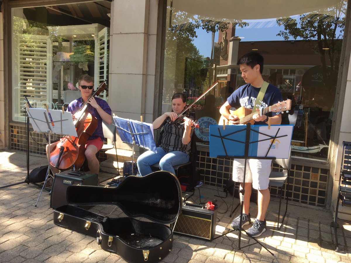 OxfordCommasCMZ's tweet photo. Come see us this Thursday for the first night of the Downtown Holland Street Performer Series! #TheOxfordCommas #Grammar https://t.co/LYFXz2Gm2d