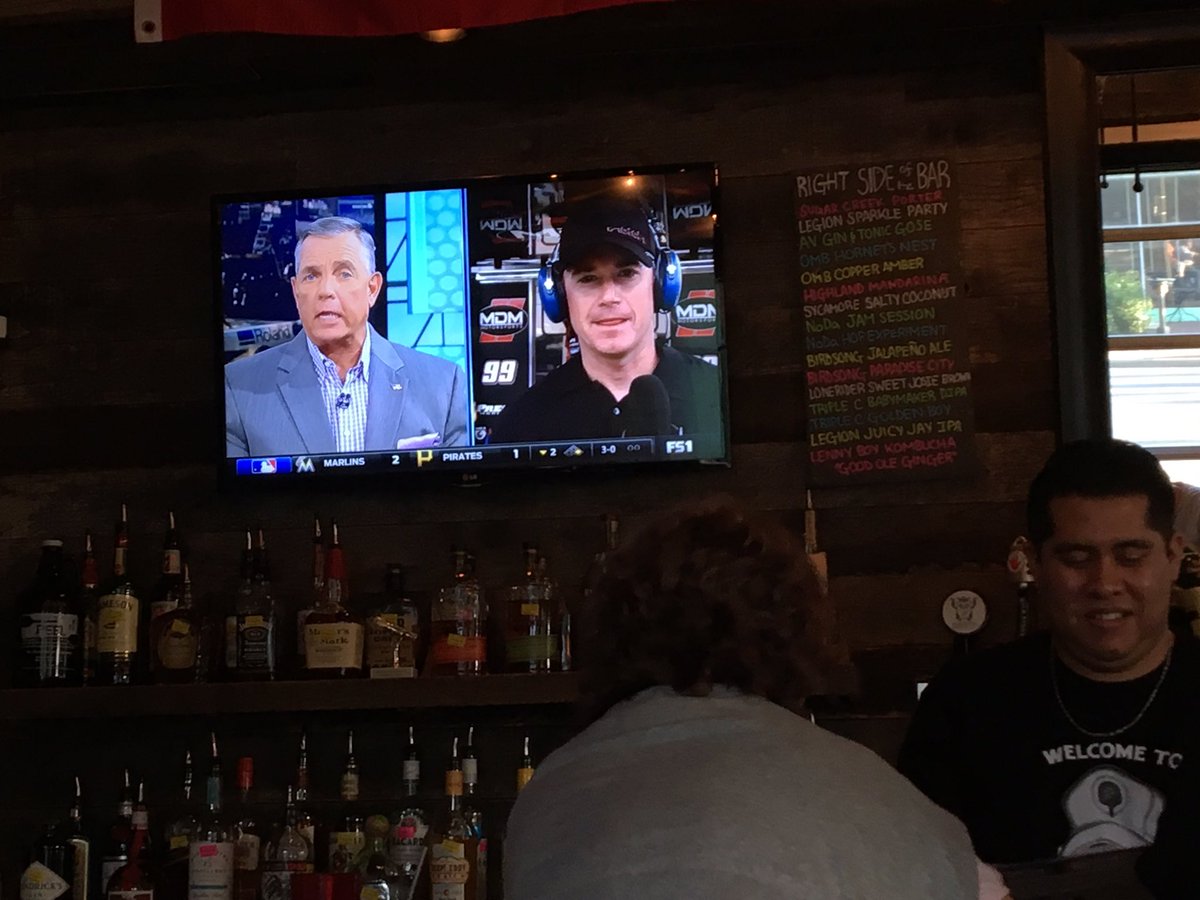 At the bar watching <a href="/TheJohnnyTV/">John Roberts</a> <a href="/HollywoodJeff/">Jeff Hammond</a> doing work on <a href="/FS1/">FS1</a>. @jbaveryFS1