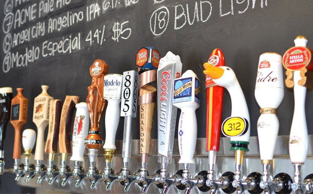 #HappyHour is Mon-Fri 3PM-7PM! $1 off any Beer or Wine and our special Happy Hour Menu. 
thenumerounotavern.com