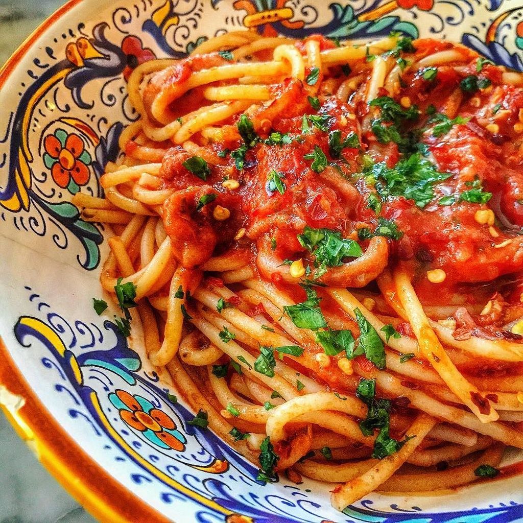 TheTuscanGun's tweet photo. A dish of #spaghetti like this makes me feel I am holding the World in the palm of my hands! #supertuscan #simplic… https://t.co/EZ3O2onN3C https://t.co/U7x9P2CHDs