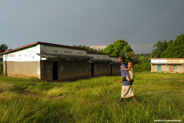 UNICEF's tweet image. #DRCongo: 150k children need emergency support to continue education uni.cf/2slUuOk @UNICEFDRC #ChildrenUnderAttack