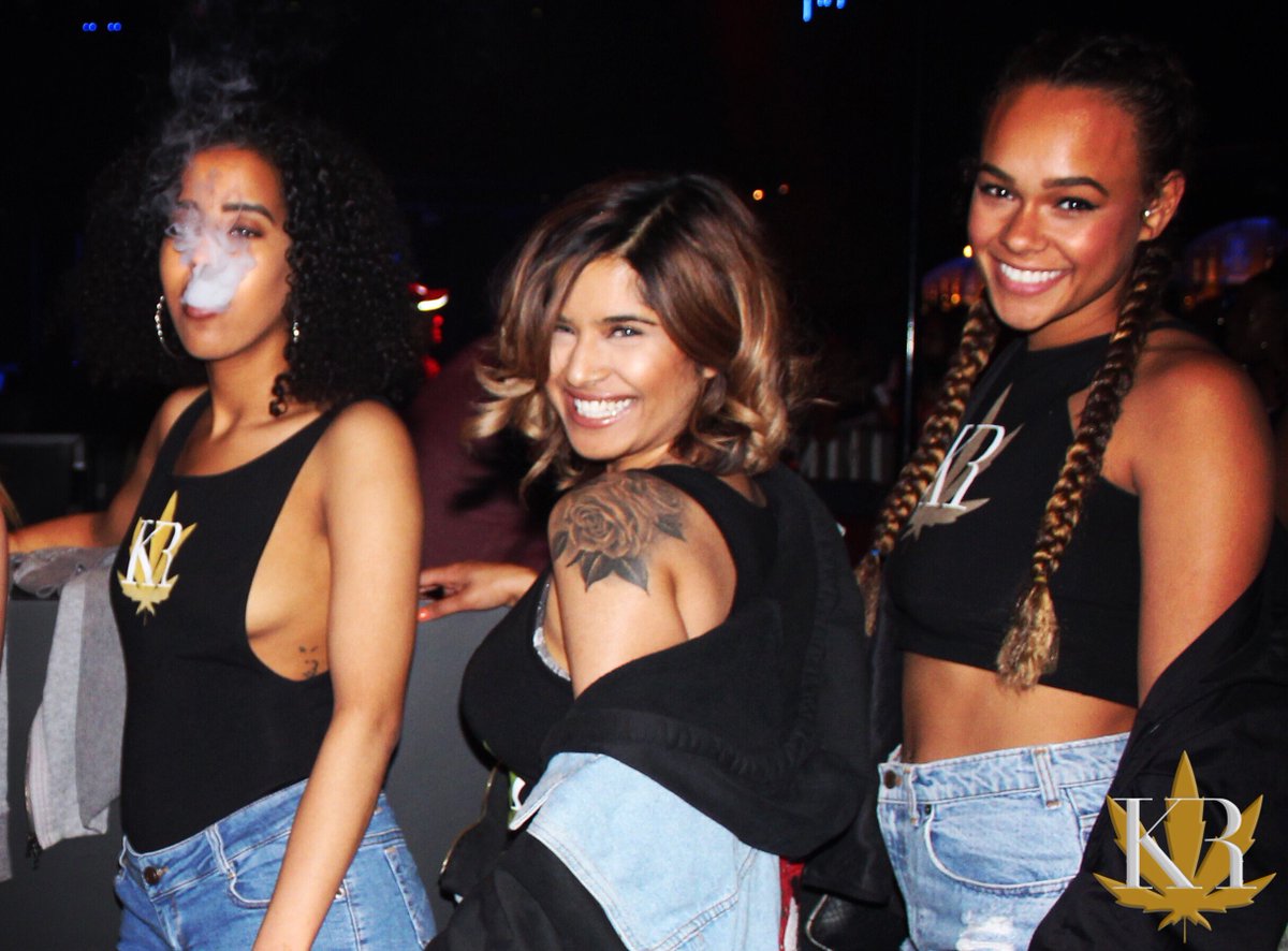 krgirls4life's tweet photo. #KRewFlashback to the 
#KRgirls4life at the 
 @PopcaanMusic concert in #Toronto
💨🔥
#REBEL
#KRevents
#popcaan #girlswhosmoke  #vapemodels https://t.co/vrLURIyDTf