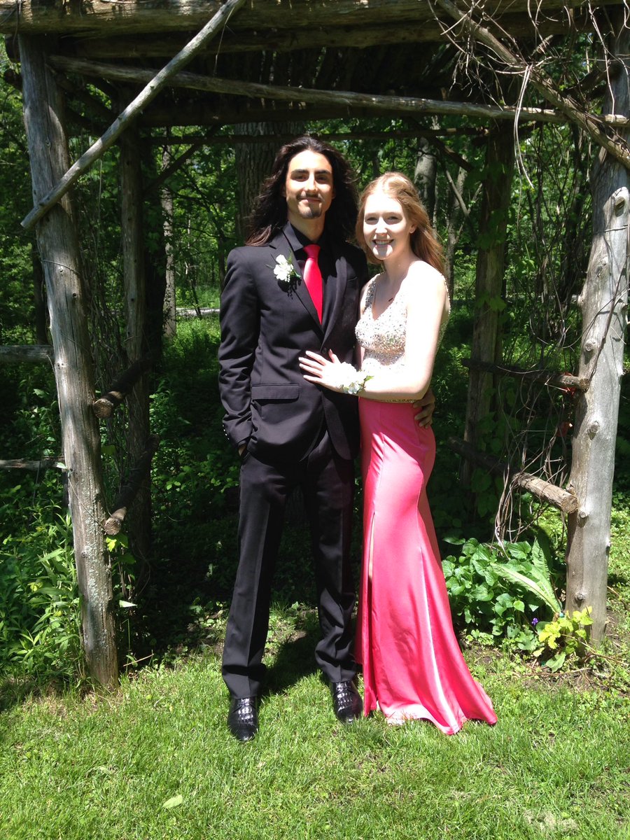 kellytowers11's tweet photo. Thank you @timberhouse for welcoming @ENSSonline students for their prom photos! Beautiful! https://t.co/My8toDipke