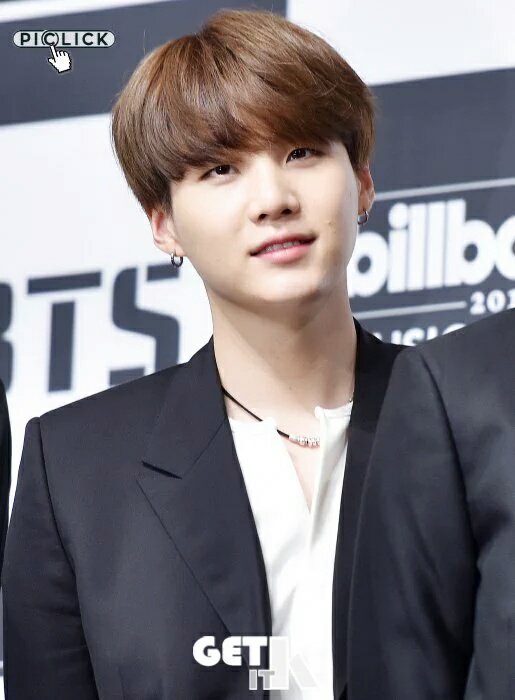 dinidlp's tweet photo. @BTS_twt daegu boy😭😍😘😘😘 https://t.co/WCwDEBjF5J