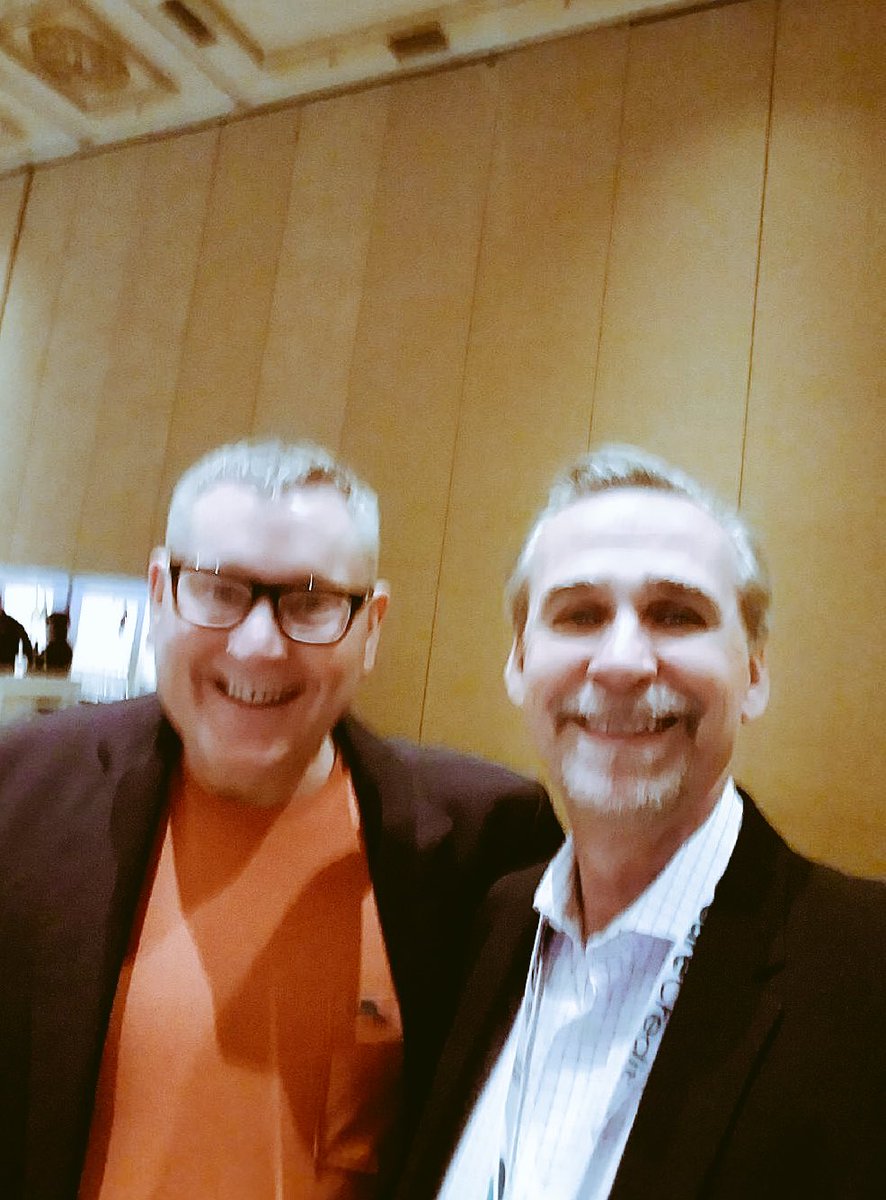 doctorbaxter's tweet image. Great minds meet in #vegas ♣️♦️#dematologist Dr. Phil Werchsler #VCS2017 #skincancer #Spokane