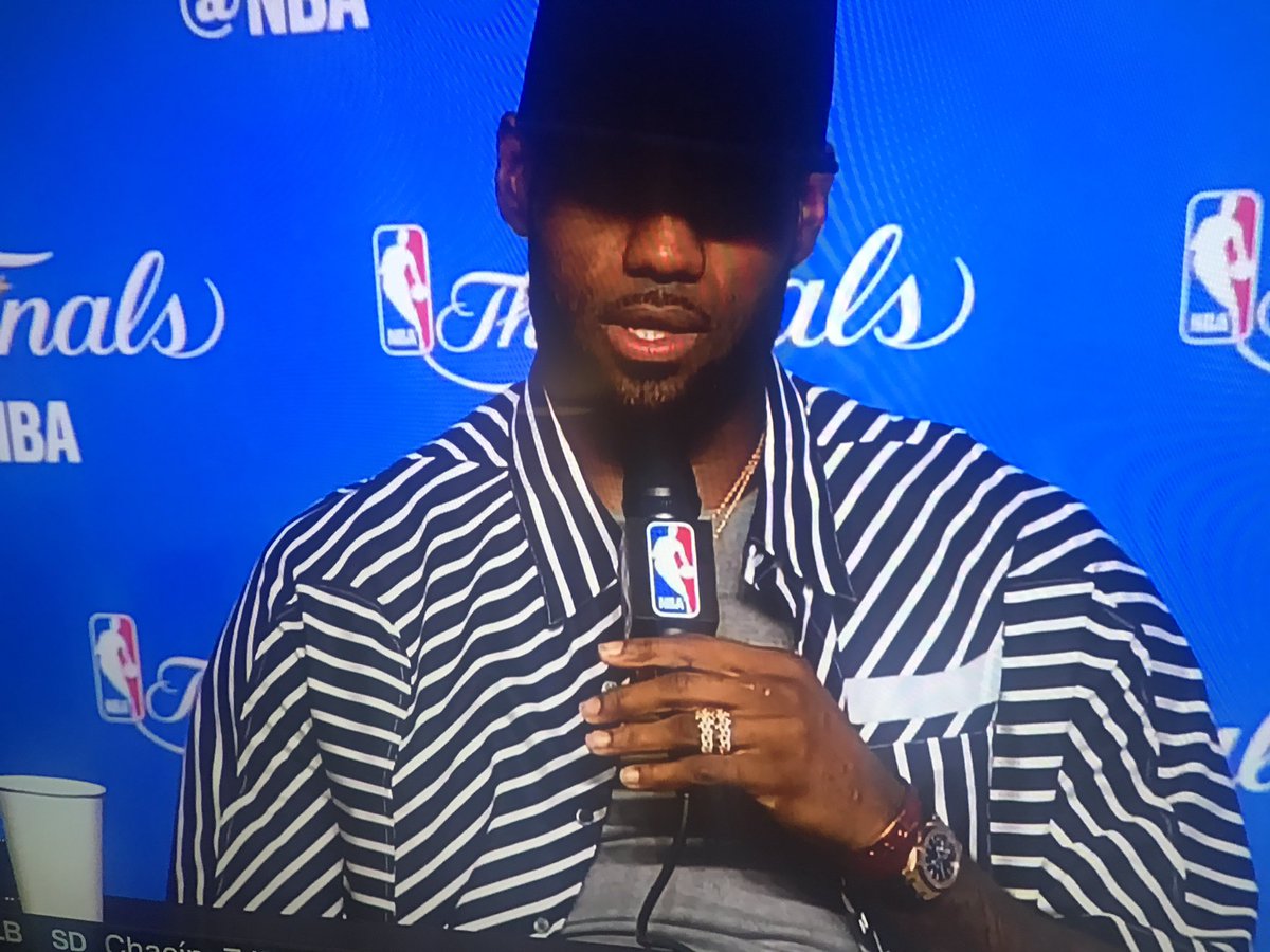 BarstoolBigCat's tweet photo. The Hamburglar is here to answer your questions https://t.co/LUKoMfZ0nt