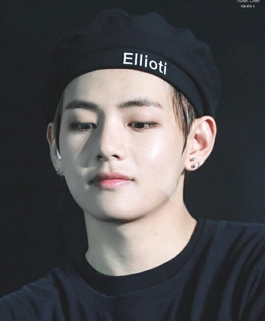 dinidlp's tweet photo. @BTS_twt kim taehyung day https://t.co/WyF68ajUsd #taehyung #TaehyungDay #late #latepost https://t.co/57ee0UiJhJ
