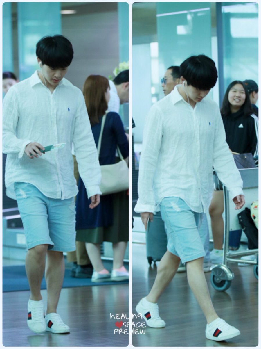HS_ONEW's tweet photo. 170610 🛫 잘다녀와ㅏㅏㅏ🙌❣️ #onew #온유 #진기 #샤이니 #オニュ https://t.co/MyxV8AjPdx