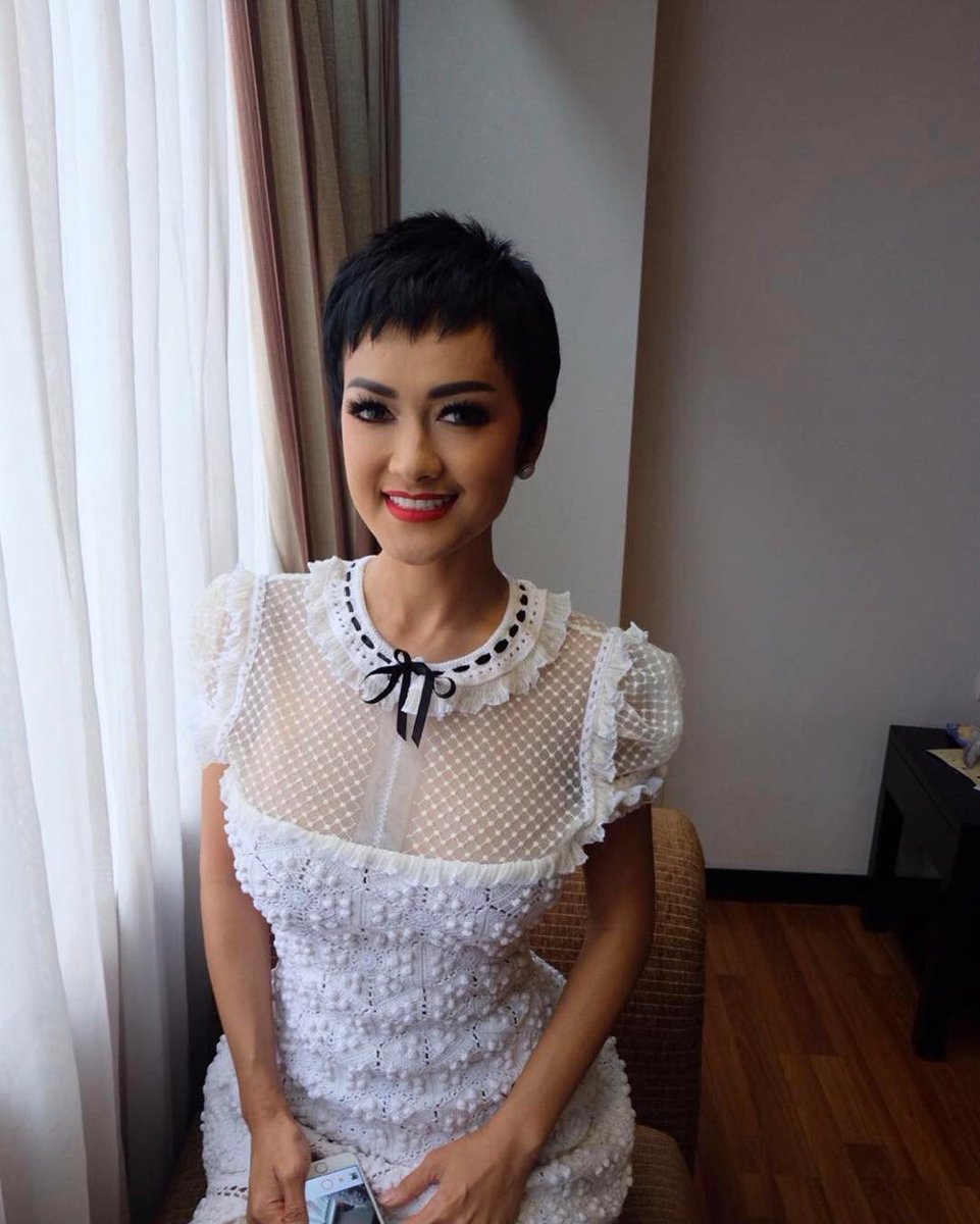 apit_ade's tweet photo. innalillahiwainnailaihirojiun turut berduka cita untuk ka @juliaperrez semoga amal ibadahnya diterima di sisi ALLAH SWT, aamiin .. https://t.co/I8BFWV6cXa