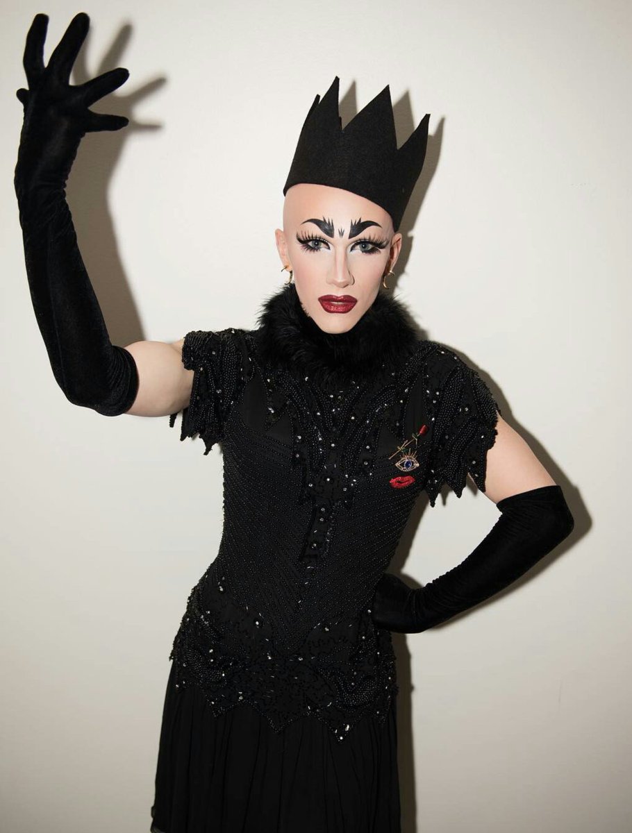 #RuPaulsDragRace 
#teamsasha she is the intellectual queen we deserve and she has already proven that she can rock a crown