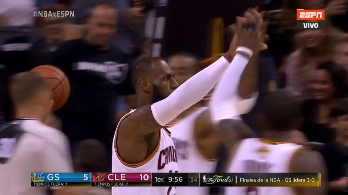 SC_ESPN's tweet photo. ¡Arrancó el Juego 4! Golden State puede ser campeón de la #NBAxESPN (gana 3-0 la serie) en su visita a Cleveland. ¡Sumate a #ESPN! https://t.co/z83MLBvXuw