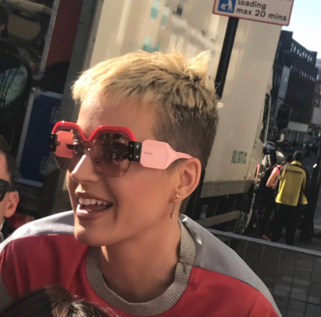 TMZMYPURPOSE's tweet image. Katy perry não merece nada além de todo amor que existe no mundo, ela é incrível #WeLoveYouKatyPerry #KPWWW