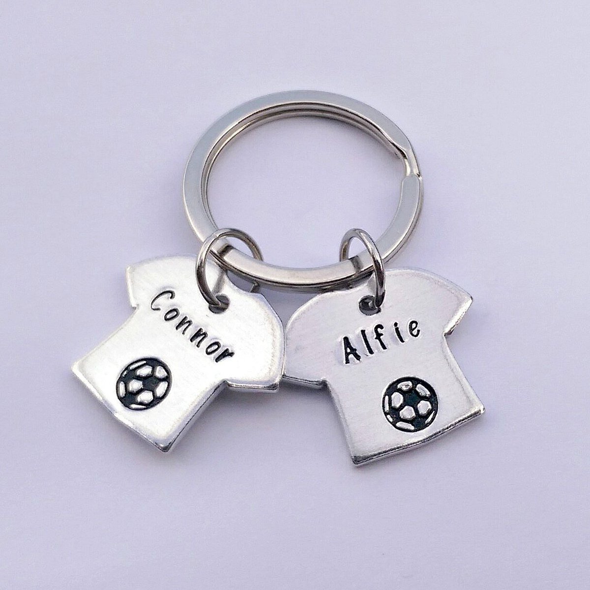 ems_jewellery's tweet photo. Personalised fathers day gift - Personalised football keyring - persona… https://t.co/t41WyM6mRI #Etsy #DaddyPresent https://t.co/w4MKt5FeLS