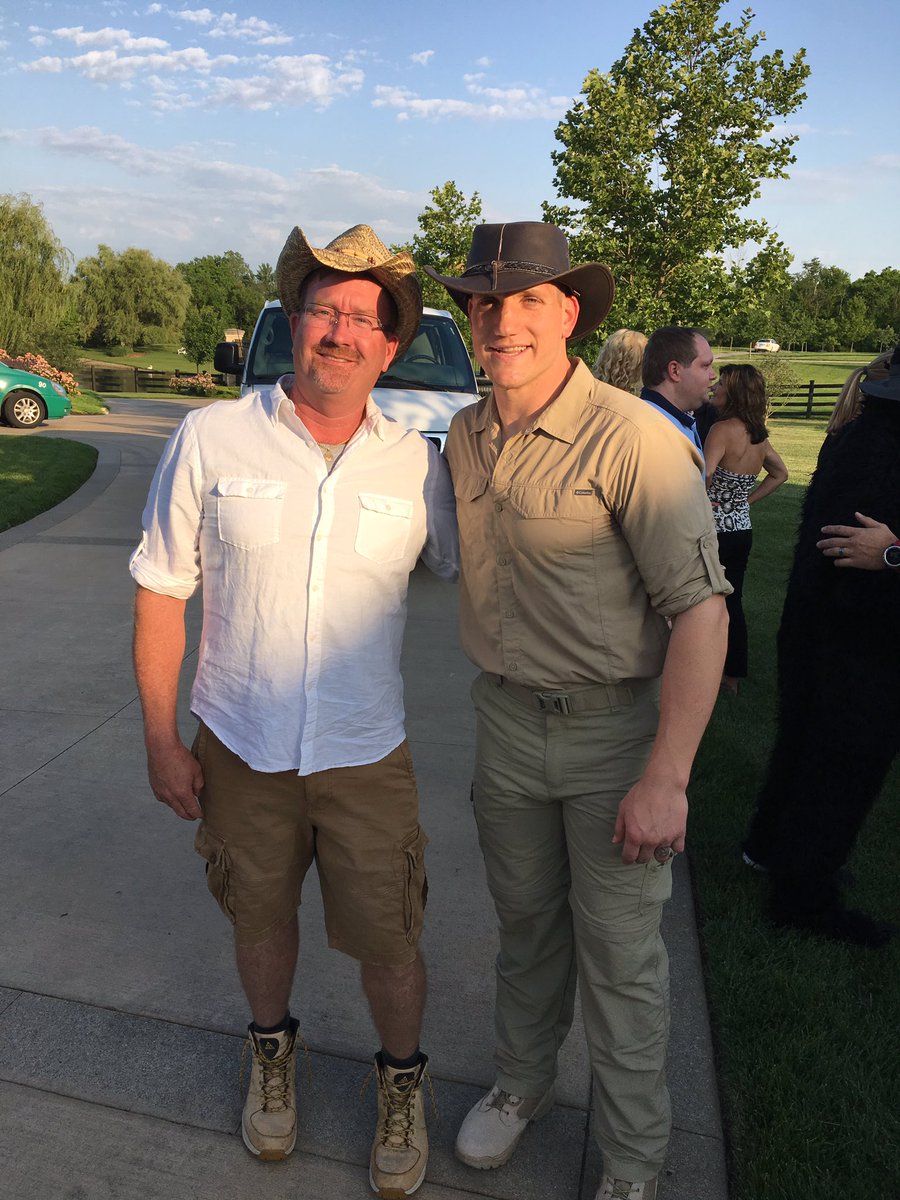 SteveStone68's tweet photo. AJ Hawk Go Bucks https://t.co/SVjRpq72AK