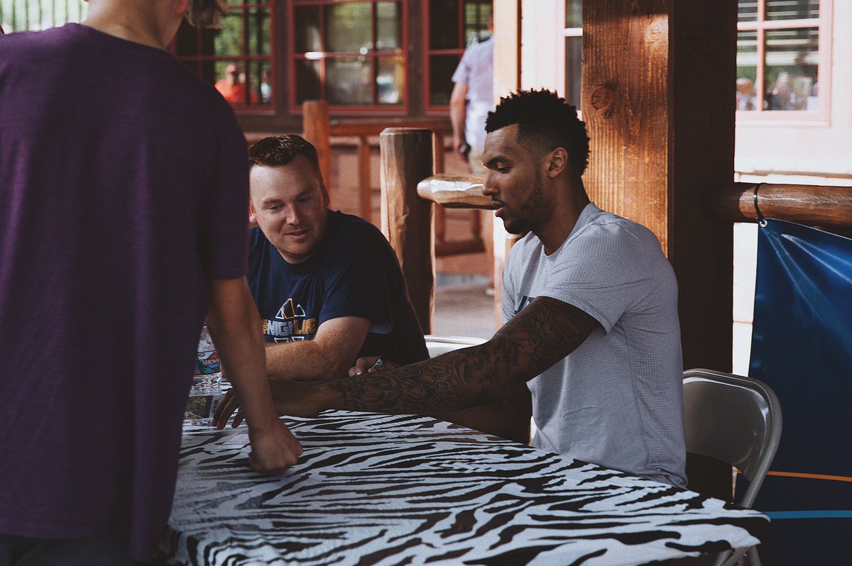 We've taken over the @HogleZoo with @Bolomboy21 to show appreciation to our Season Ticket Members #JazzZooNight https://t.co/FpOkab1hL5