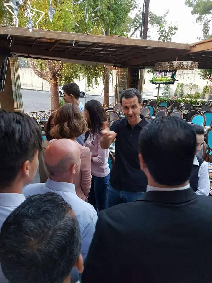 syria_hashtag's tweet image. الرئيس بشار #الأسد وعائلته في إفطار خاص في مطعم مازة في منطقة أبو رمانة في #دمشق يوم أمس
