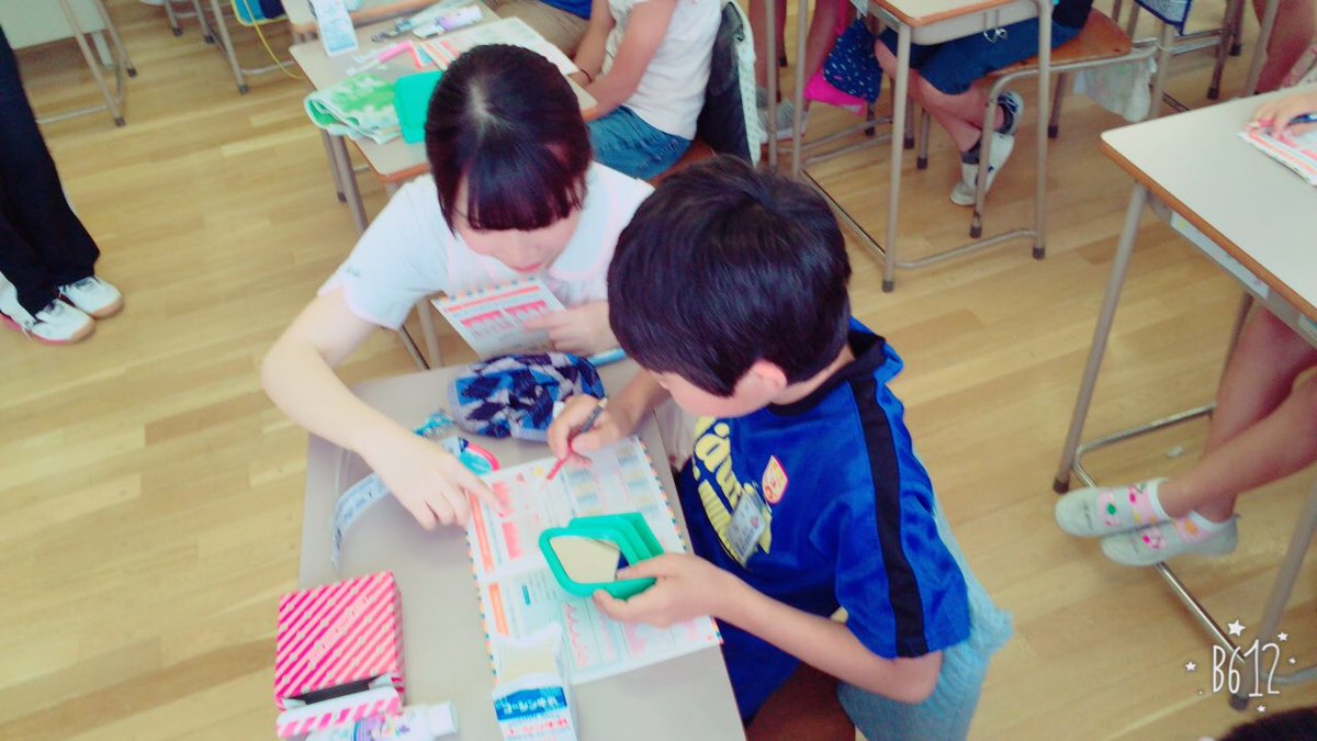 東京医薬専門学校 歯科衛生士科 ライオン歯科研究所が行う 全国小学生歯磨き大会のお手伝いを 江戸川区立葛西第三小学校にて行いました 歯科衛生士科の２年生が 5 6年生95名を対象に 歯磨き指導 クイズなどを行いました