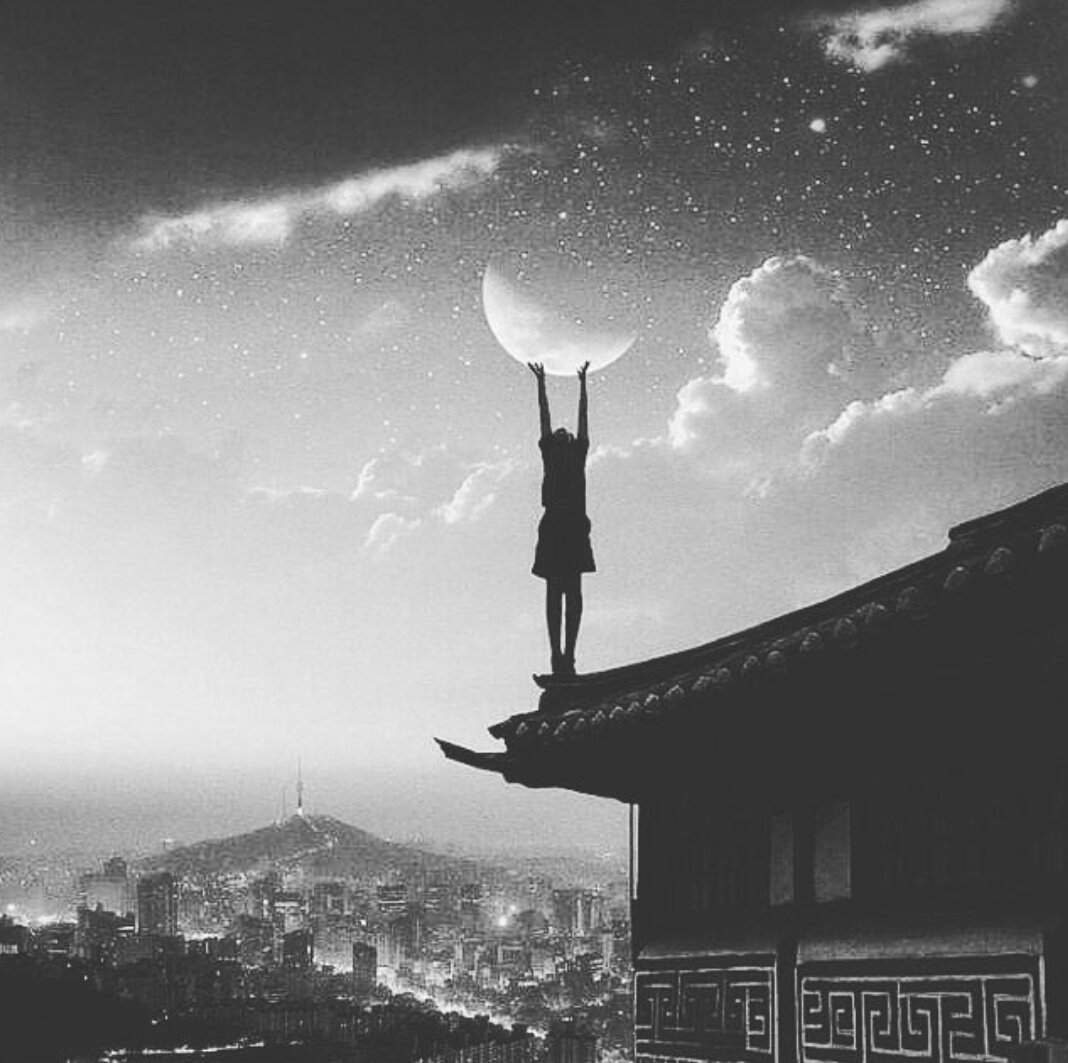 - ثمّ يهب الله لك #قمراً مضيئاً يعادل جميع النجوم التي انطفأ نورها وسقطت من سمائك ~✨🌸