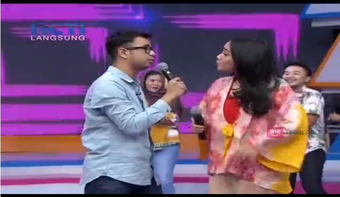 dahSyatMusik's tweet photo. wahh lagu baru @RaffiAhmadLagi Feat Nagita Slavina " Buka Puasa 
#RansOnDahsyat https://t.co/i6f3AWywaP