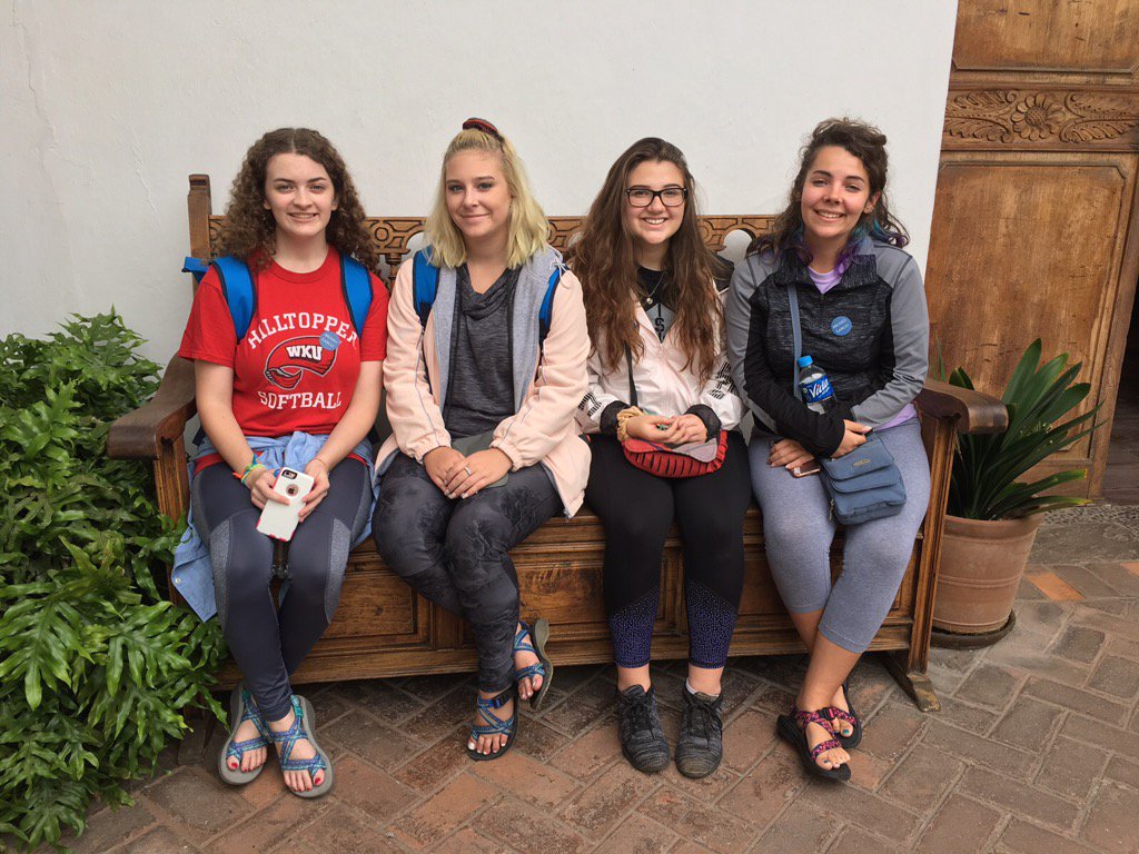 Mrslaramore16's tweet photo. Such sweet young ladies!! #LarcoMuseum https://t.co/6Vj2mt5SJ0