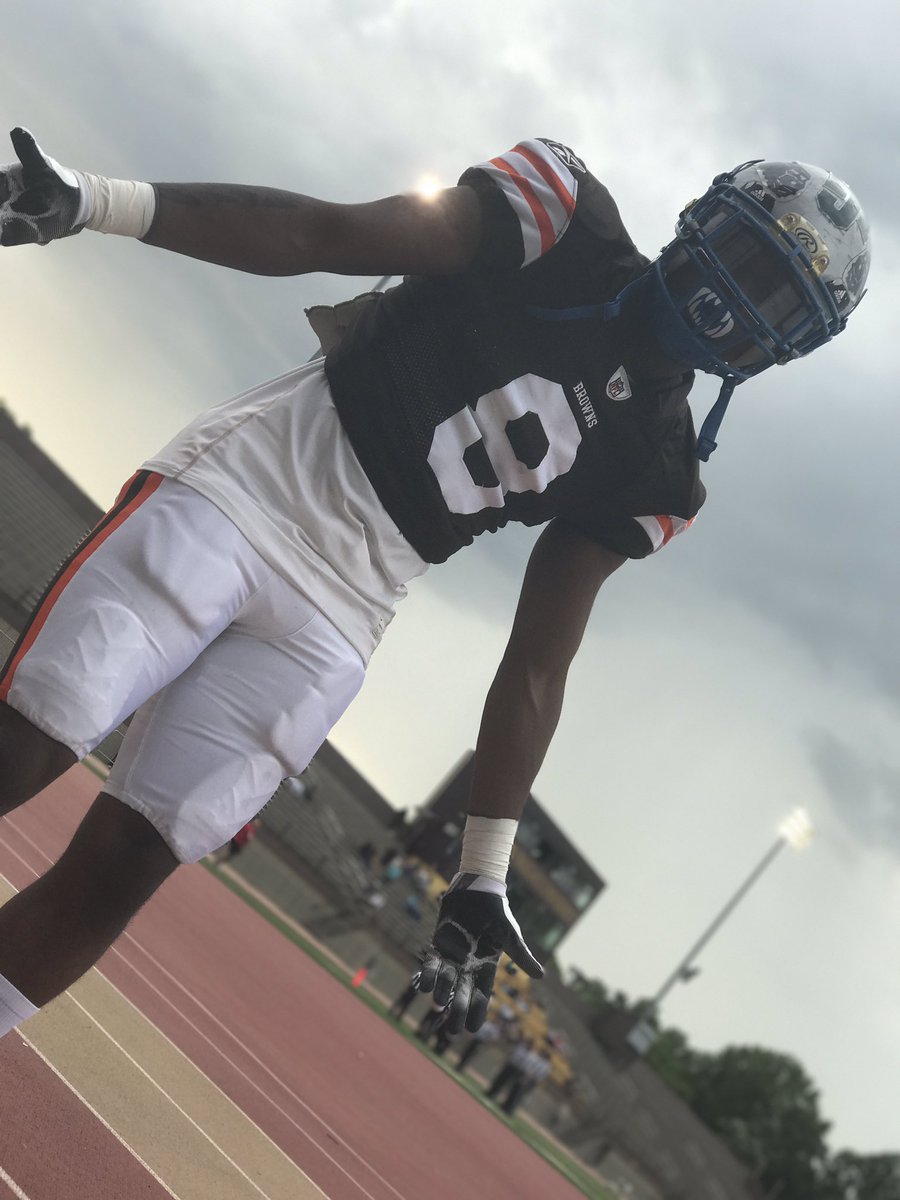 _deondree's tweet photo. We fell short but you know ya boy had to win that MVP🤑 https://t.co/N2NotwfTw0