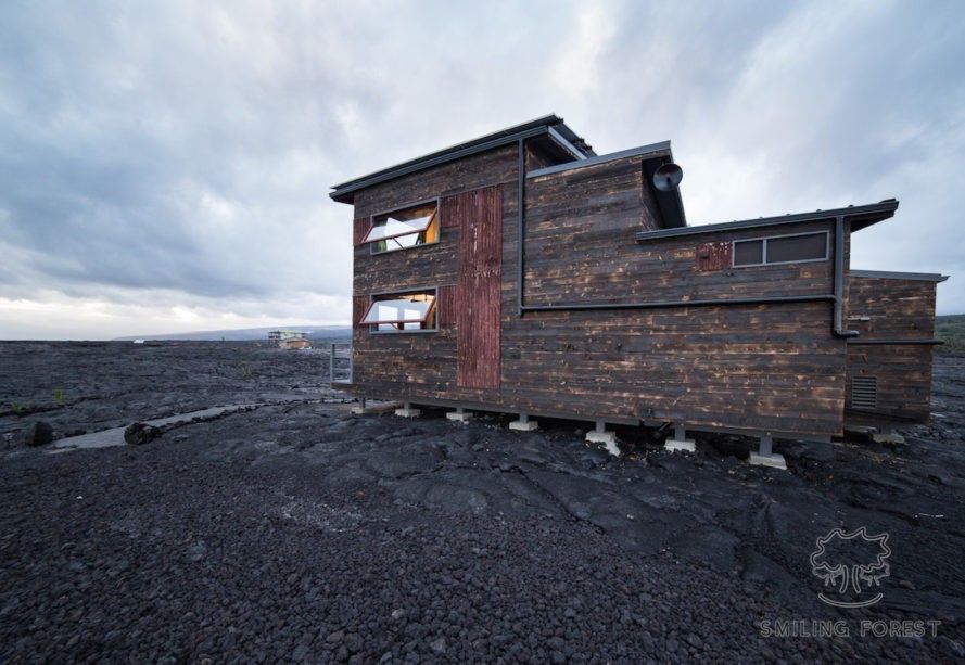 FluffioTP's tweet photo. World’s most active volcano harbors a tiny off-grid home—and you can stay overnight: https://t.co/70XhpwOXrW  #Travel #Eco https://t.co/PDzHvMCM0n