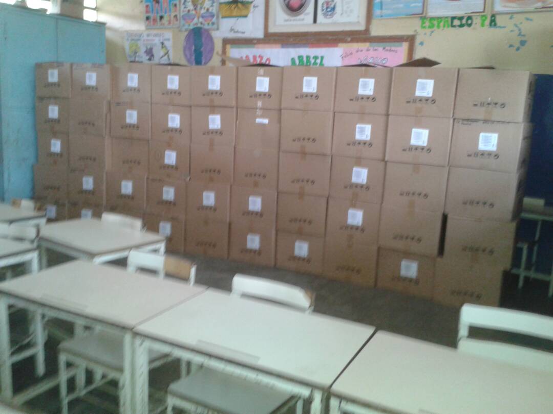 KANORUSIO's tweet photo. EPB. ANTONIO JOSE TORREALBA DE CIRCUITO TERRITORIAL 142 RECIBEN CANAIMA EDUCATIVO DOCENTES Y ESTUDIANTES GRACIAS ISLEYER RIVAS  @isleyita https://t.co/jJgomeEFMz