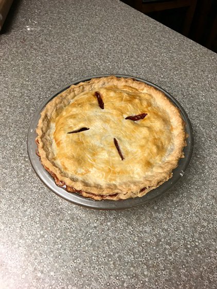 drewscates's tweet photo. First ever strawberry rhubarb pie -Will have to see how it tastes! #whowantsapiece @kristin_scates https://t.co/DVpEaUNg5X