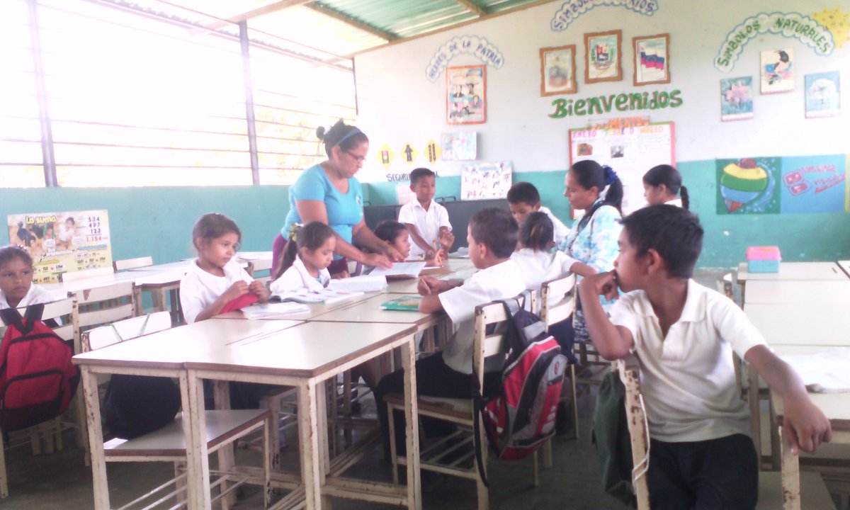 KANORUSIO's tweet photo. VISITA  A LA EEPR. BICENTENARIO Y ENCUENTRO CON EL PERSONAL DFD Y DFS CIRCUITO EDUCATIVO 142  AVANZA  EDUCACIÓN CON ISLEYER  RIVAS @isleyita https://t.co/aw91pwmmuf